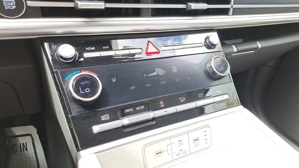 Used 2025 Hyundai Santa Fe SEL image 23