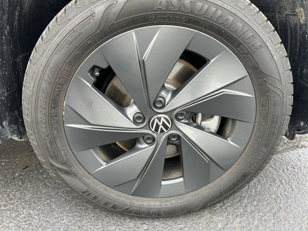 Certified 2025 Volkswagen Taos S image 27