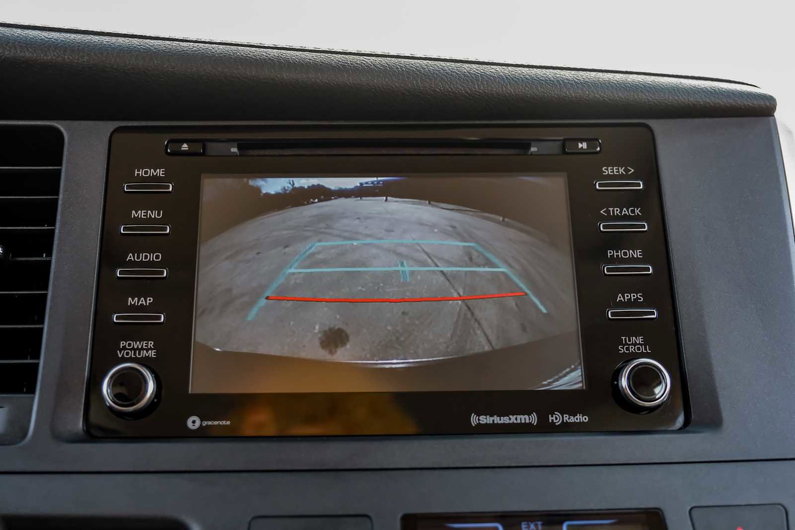 Used 2018 Toyota Sienna XLE image 25