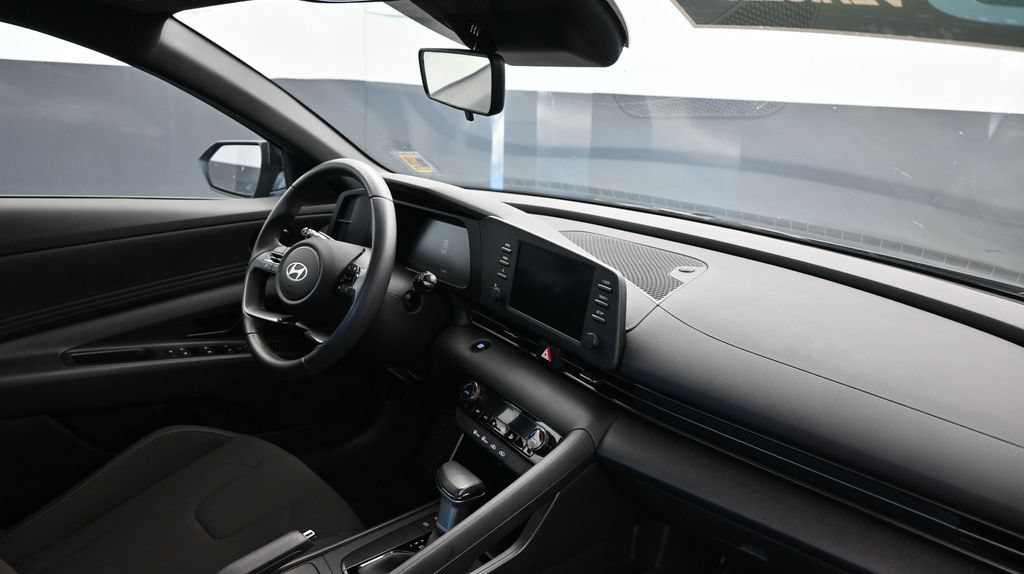 Certified 2025 Hyundai Elantra Sport FWD image 13