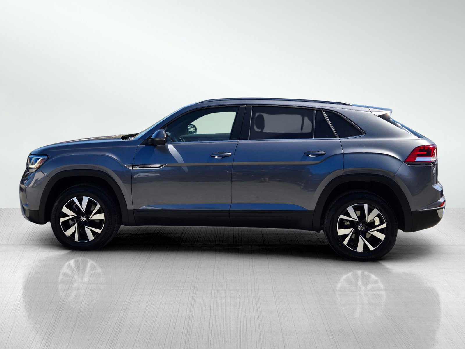 Used 2021 Volkswagen Atlas Cross Sport SE w/ Luggage Net & Mats Package AWD/4WD image 7