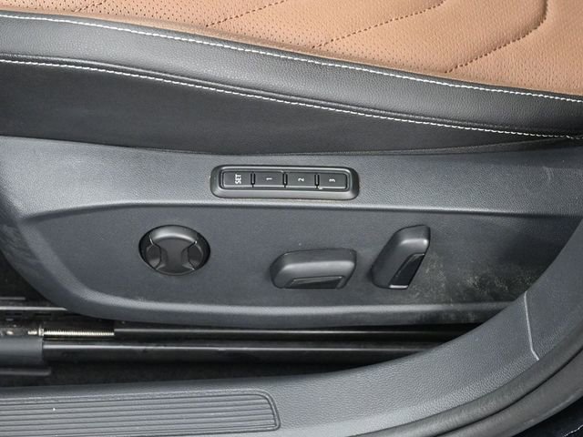 Used 2025 Volkswagen Jetta SEL FWD image 13