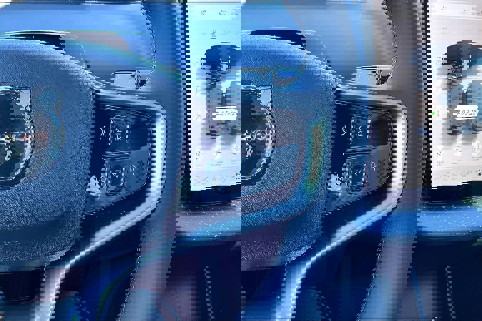 New 2025 Volvo EX30 Ultra w/ Protection Package Premier image 18