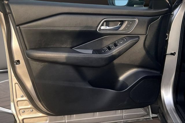 Certified 2025 Nissan Rogue Platinum AWD/4WD image 21