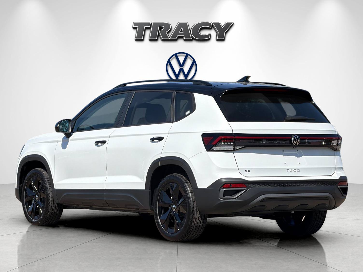 New 2027 Volkswagen Taos SE FWD image 6