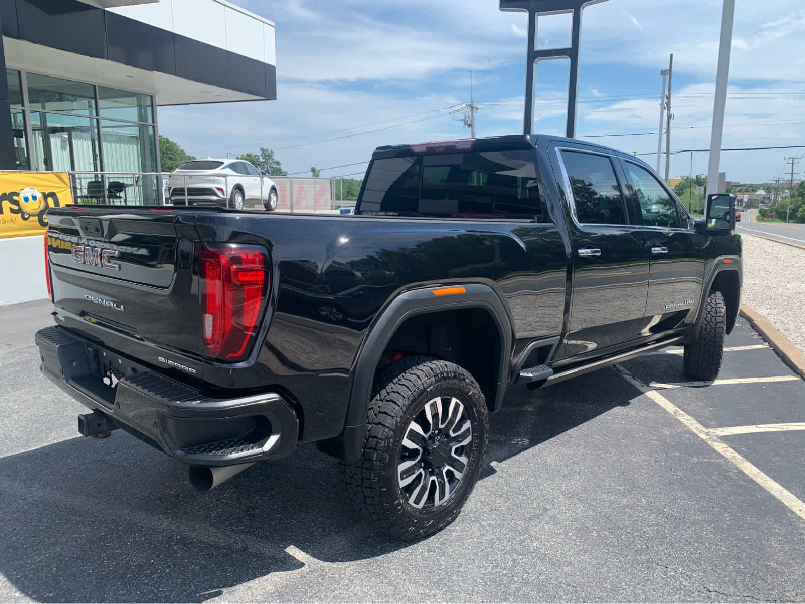 Used 2021 GMC Sierra 3500 Denali w/ Denali Black Diamond Edition AWD/4WD image 6