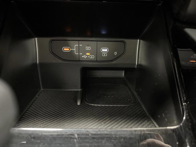 Used 2025 Kia Sorento SX image 25