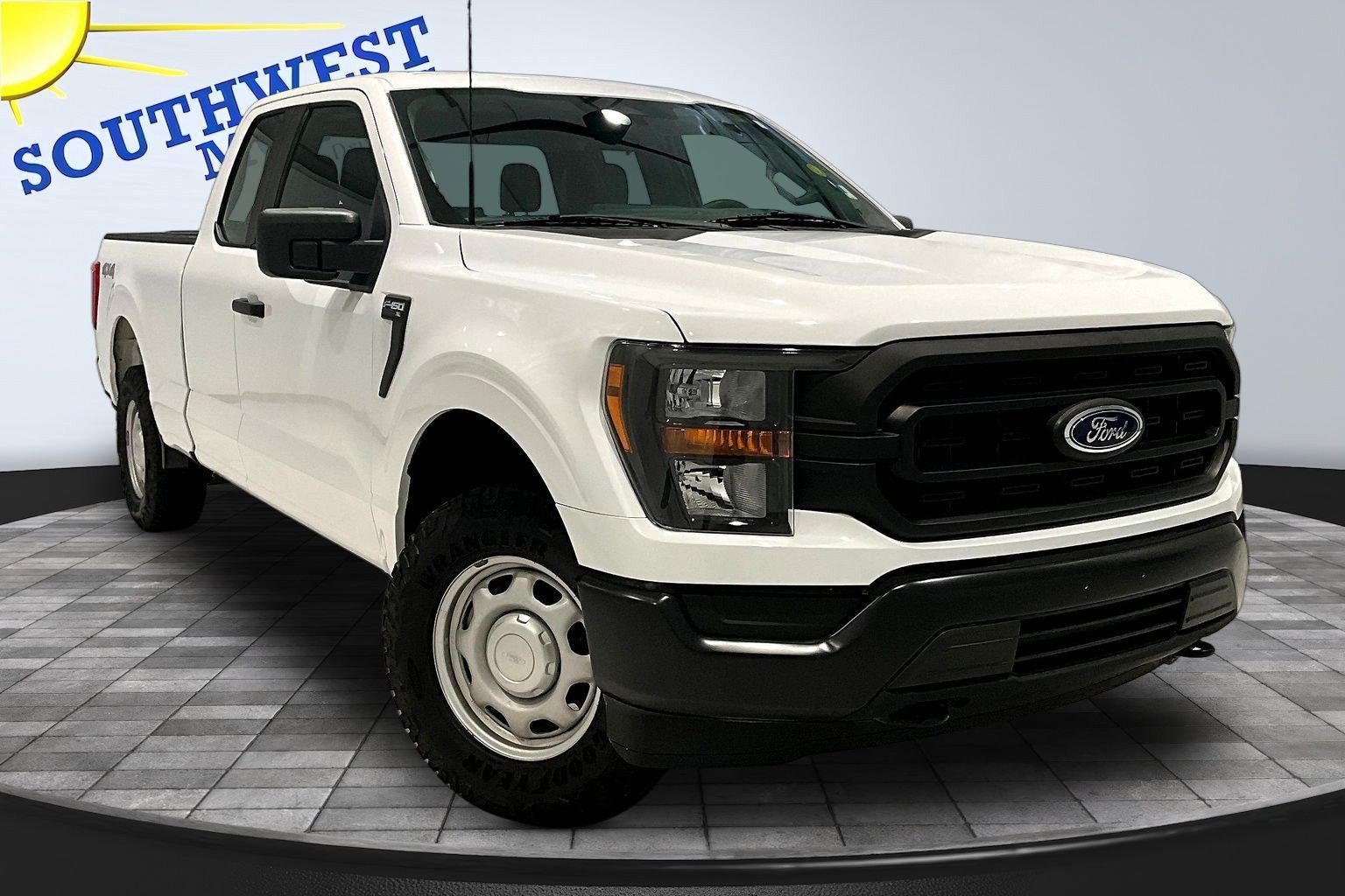 Used 2023 Ford F150 XL AWD/4WD image 3