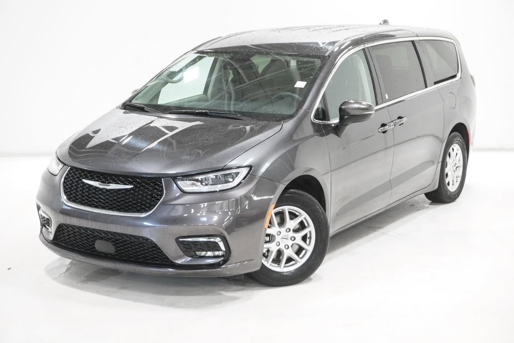 Certified 2023 Chrysler Pacifica Touring-L image 2
