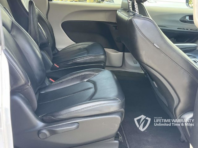 Used 2024 Chrysler Pacifica Limited FWD image 26
