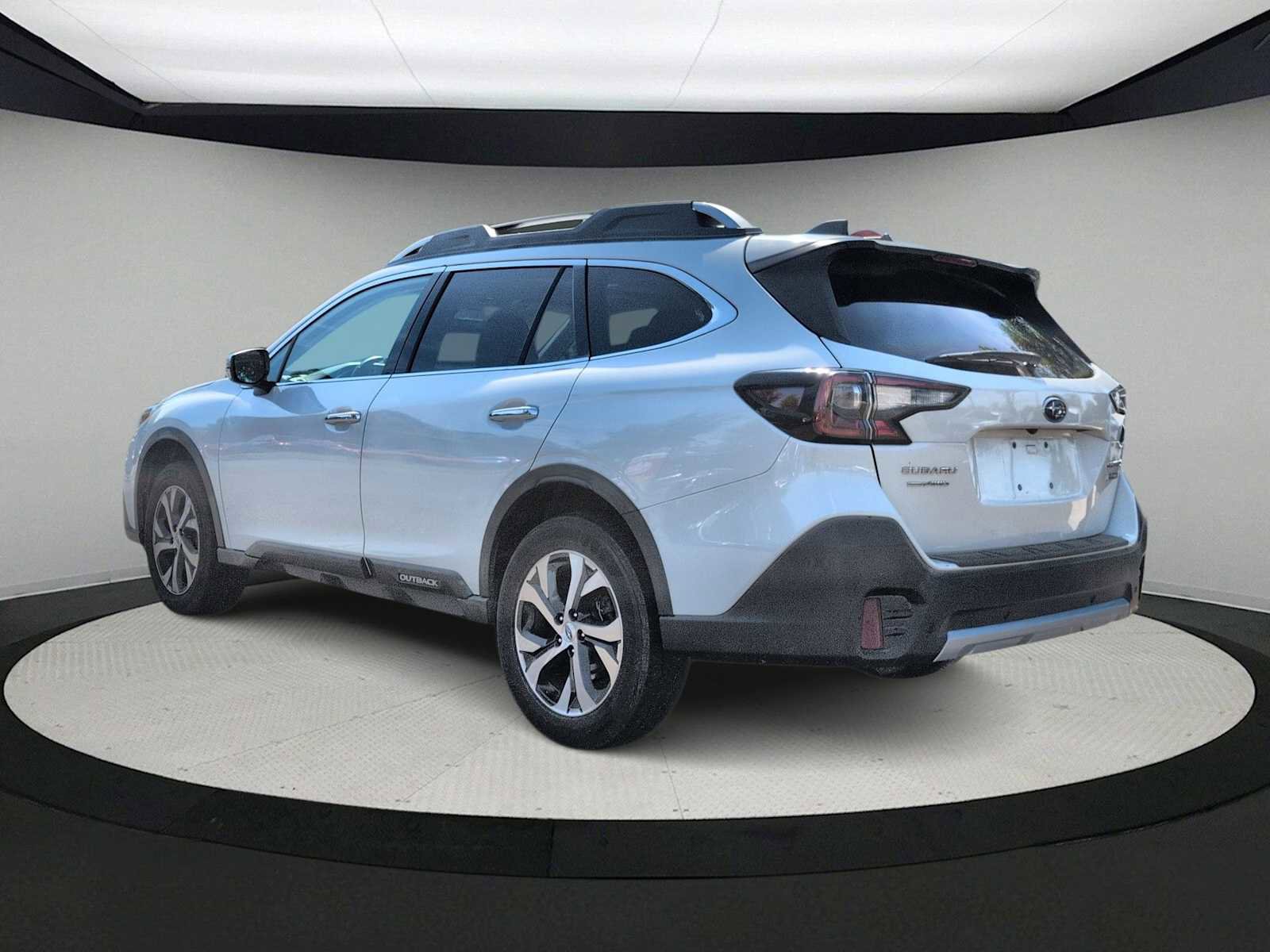 Used 2020 Subaru Outback Touring AWD/4WD image 6