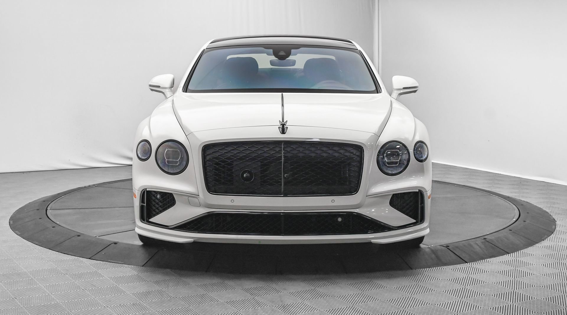 New 2025 Bentley Flying Spur Plug-In Hybrid image 7