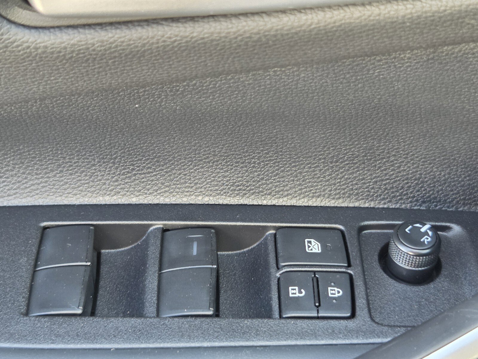 Certified 2025 Toyota Corolla SE w/ Convenience Package image 25