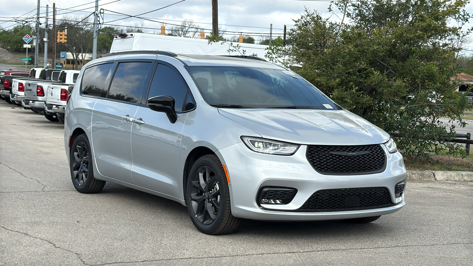 New 2026 Chrysler Pacifica Select FWD image 3