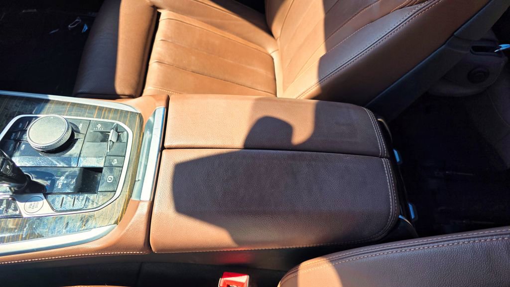 Used 2021 BMW X7 M50i w/ Dynamic Handling Package image 15