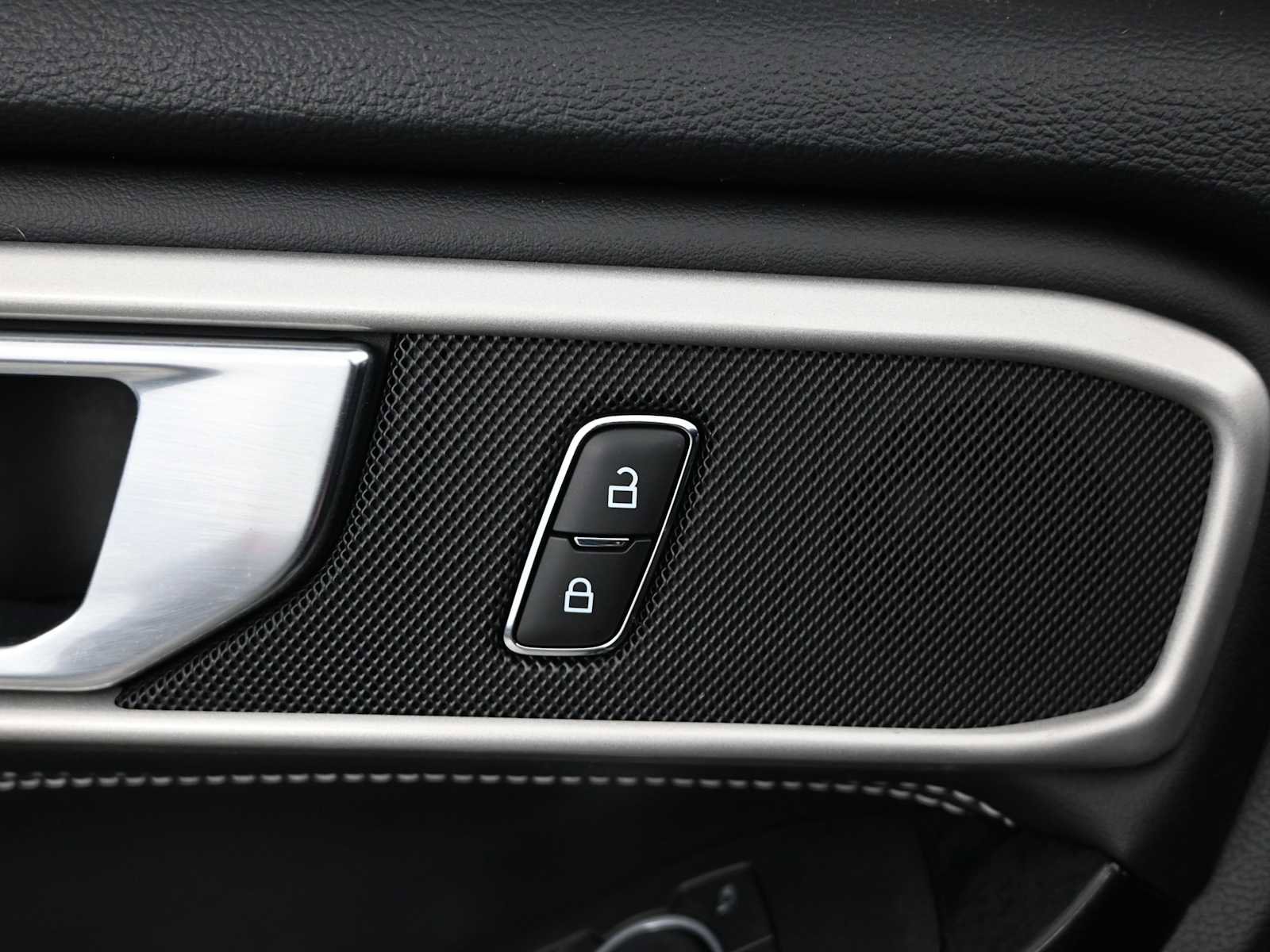 Used 2022 Ford Explorer ST w/ ST High-Performance Pack image 18