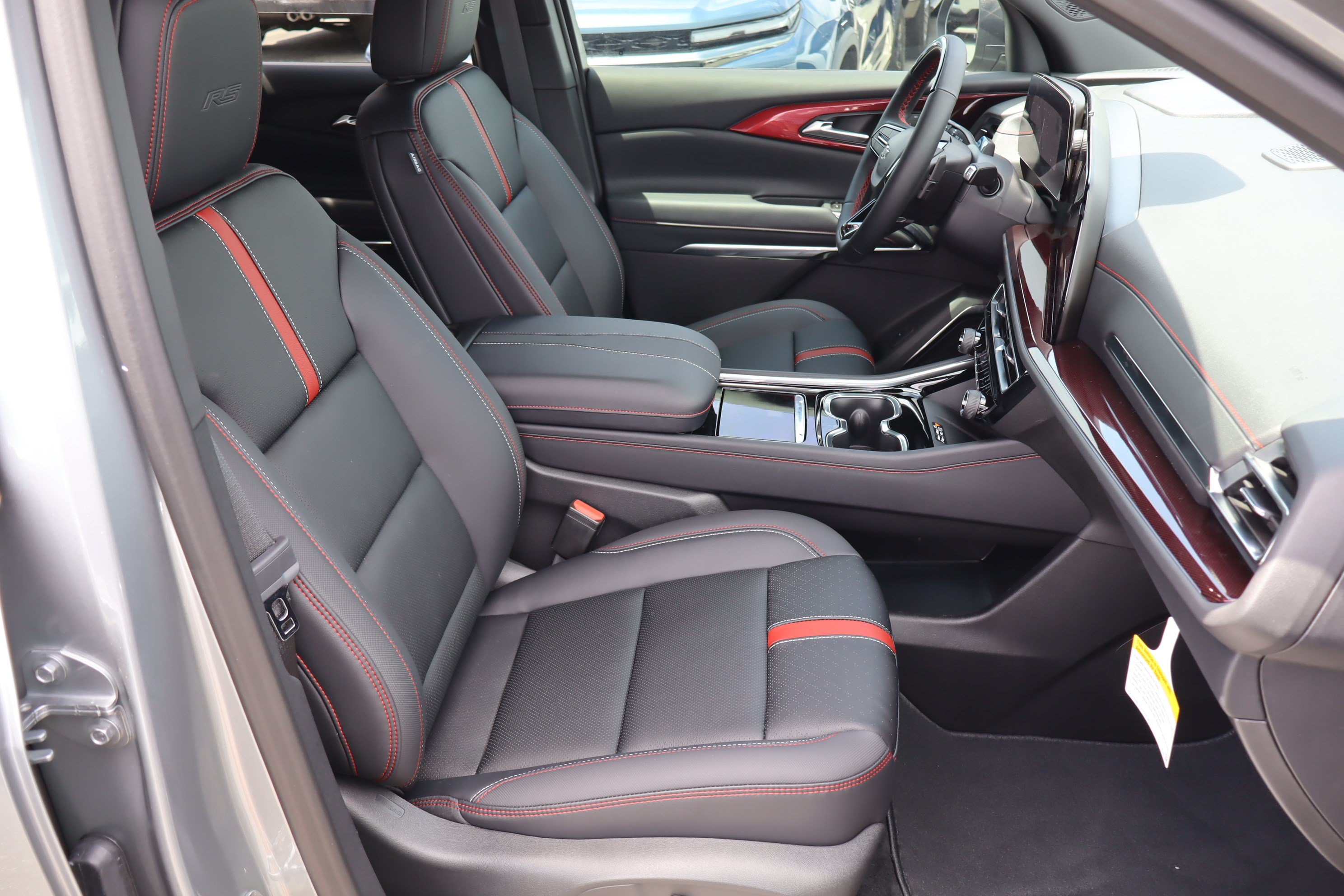 New 2026 Chevrolet Traverse RS w/ LPO, Cargo Package FWD image 30