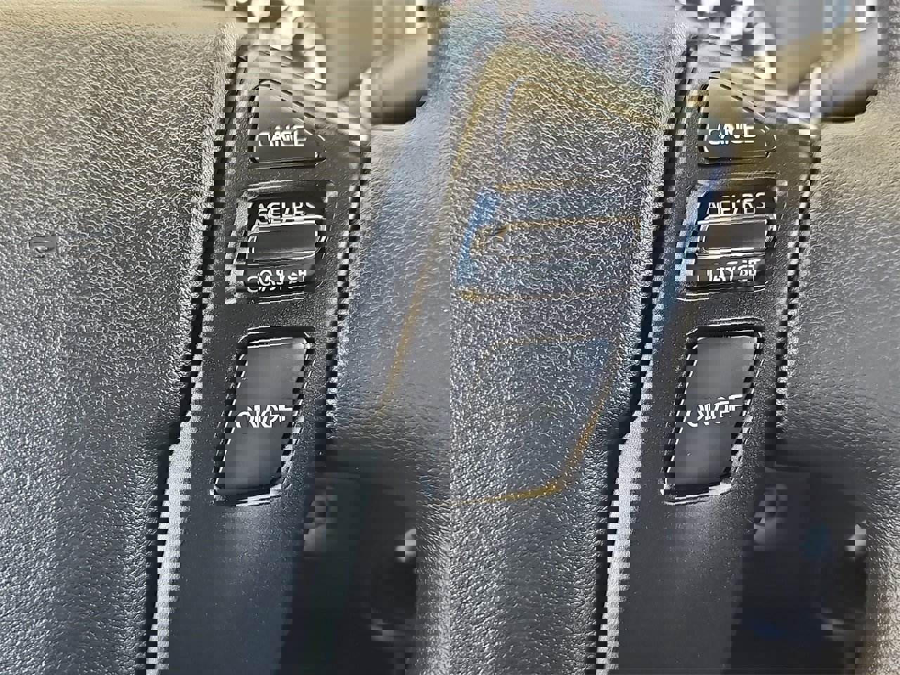 Used 2024 Nissan Frontier SV image 16