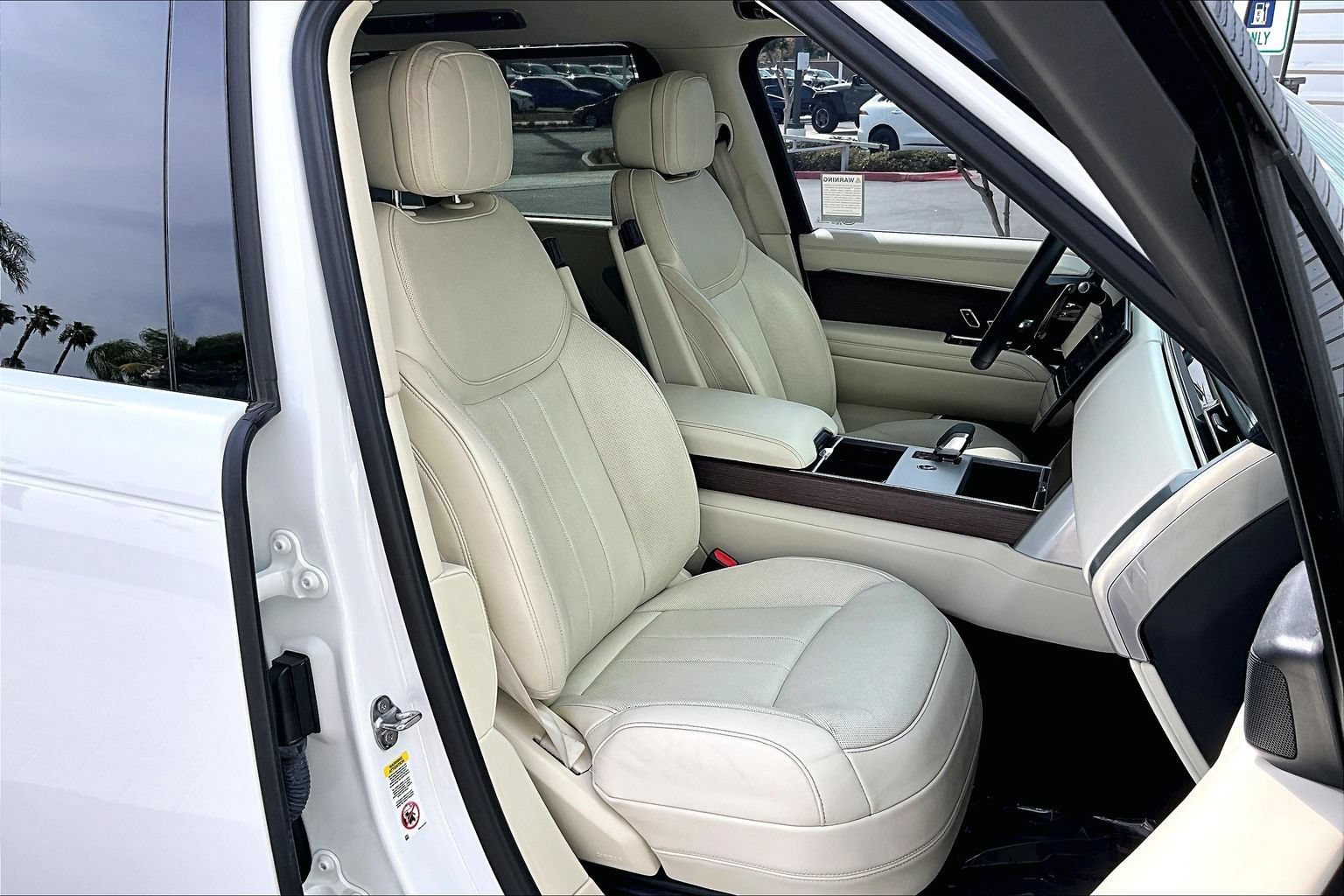Used 2024 Land Rover Range Rover Long Wheelbase SE AWD/4WD image 7