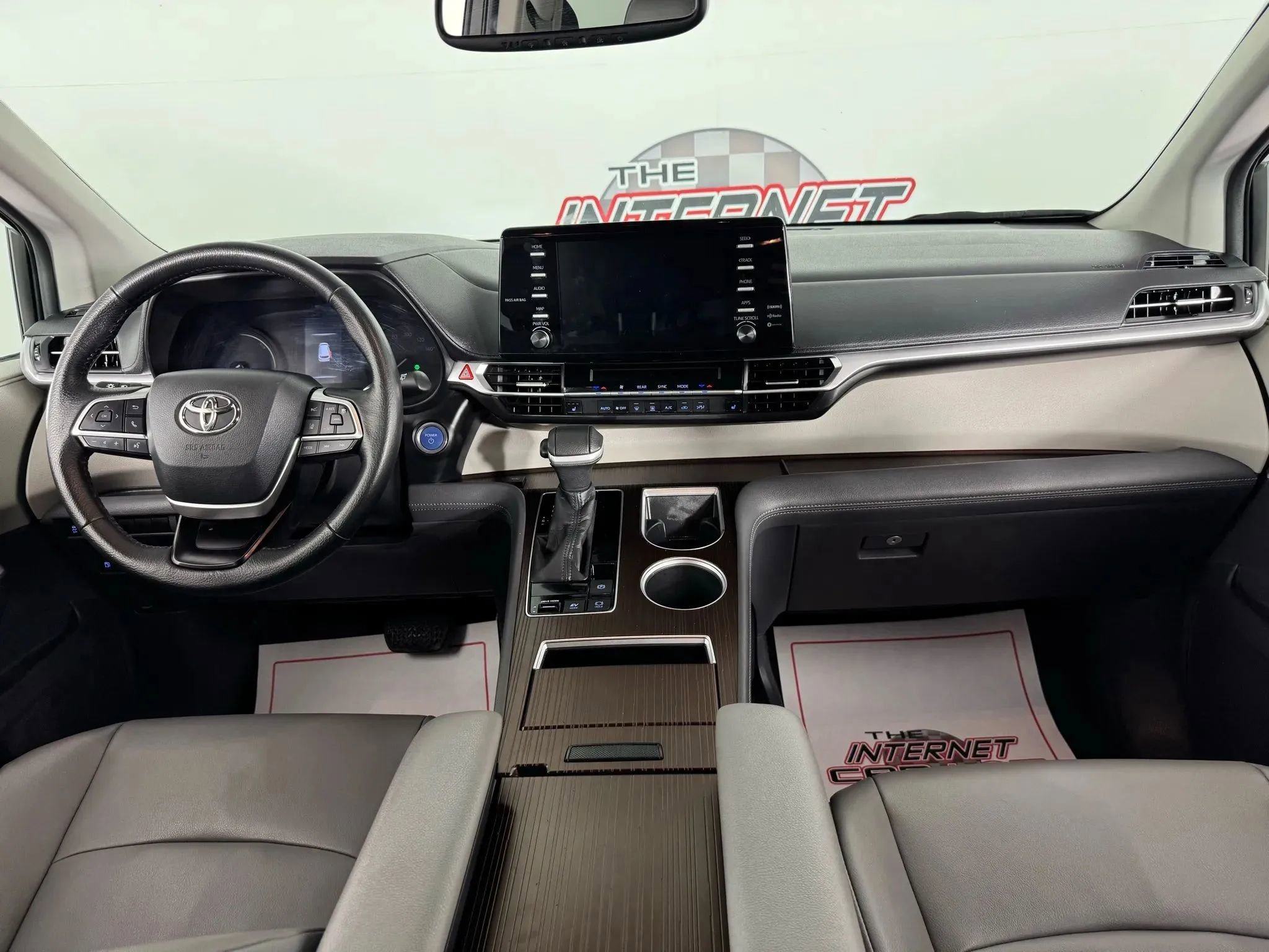 Used 2021 Toyota Sienna XLE image 11