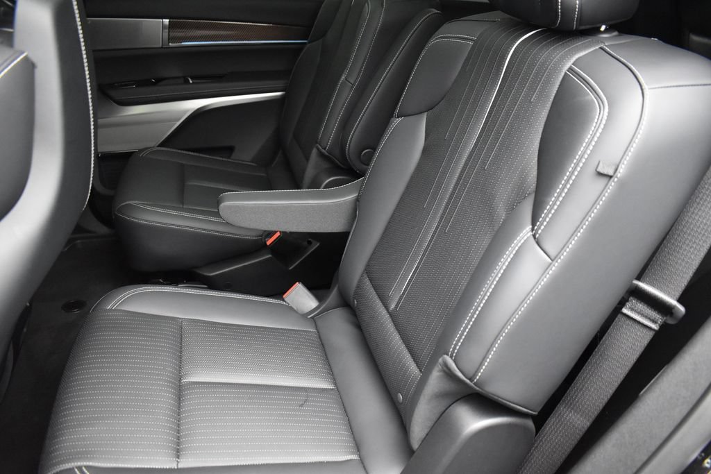 Certified 2026 Cadillac Vistiq Luxury w/ LPO, Floor Liner Package AWD/4WD image 25