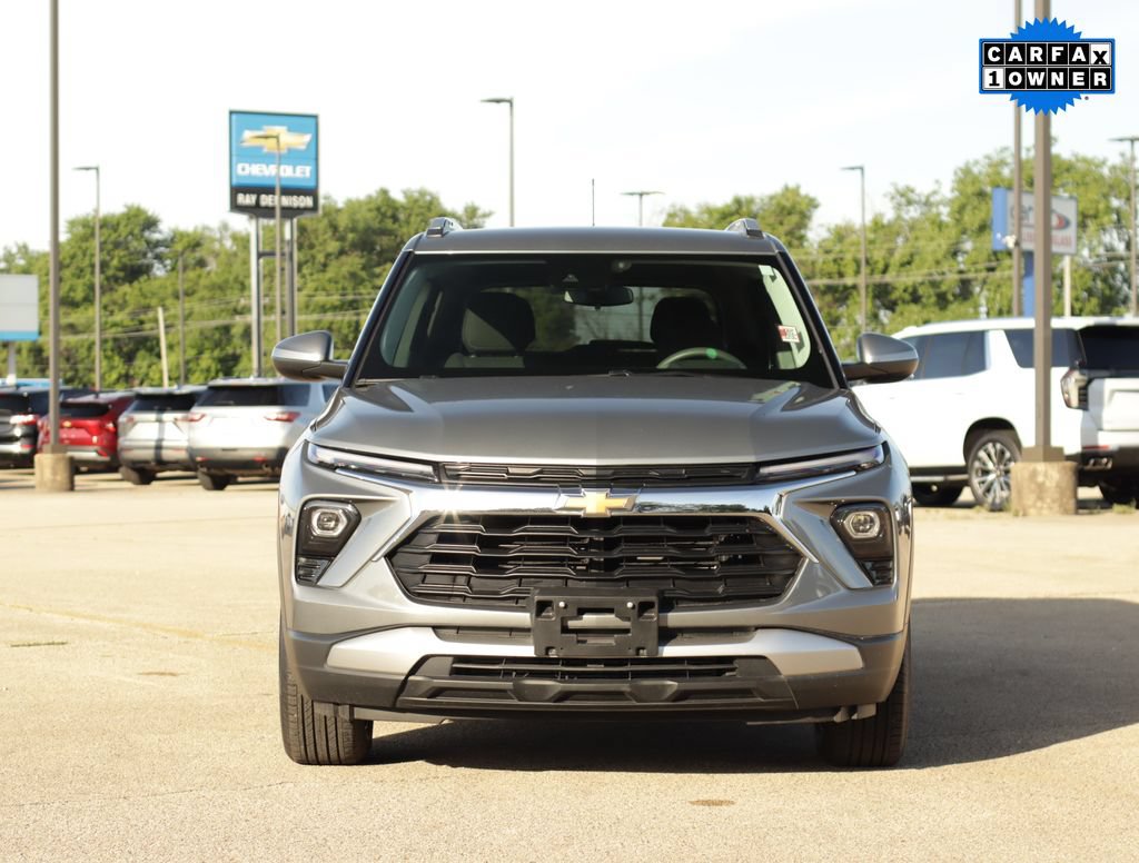 Used 2025 Chevrolet TrailBlazer LT AWD/4WD image 2