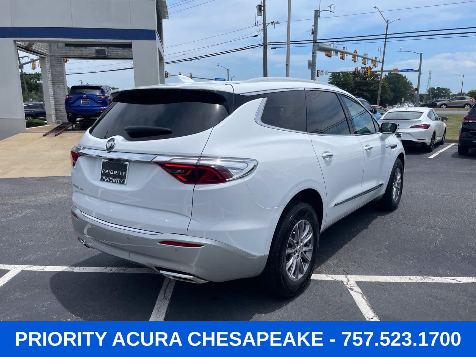 Used 2023 Buick Enclave Essence FWD image 6