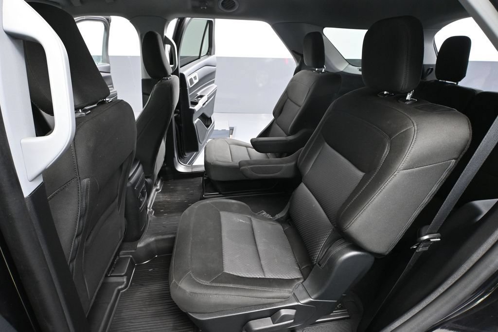 Used 2023 Ford Explorer XLT AWD/4WD image 35