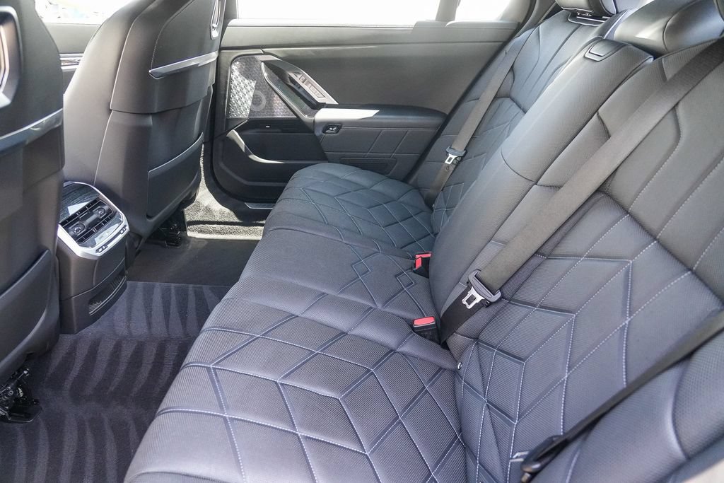 Used 2023 BMW i7 xDrive60 AWD/4WD image 19