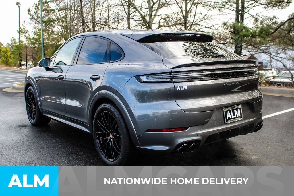 Used 2025 Porsche Cayenne GTS w/ Technology Package image 4