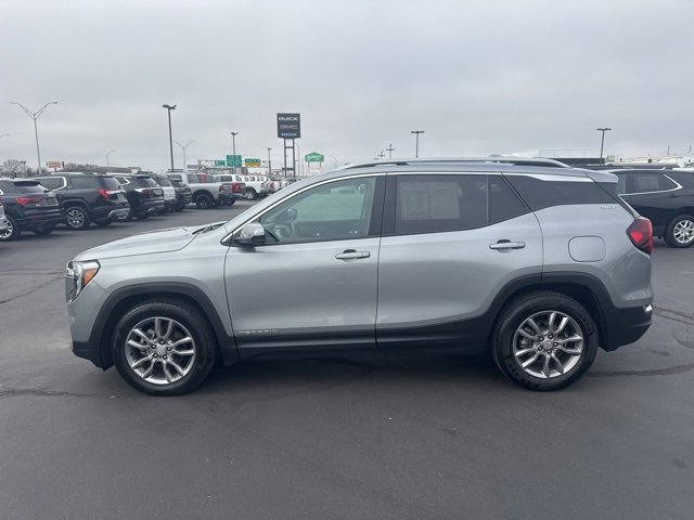 Used 2024 GMC Terrain SLT image 8