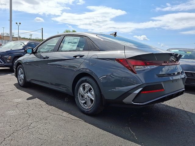 New 2026 Hyundai Elantra SE FWD image 3