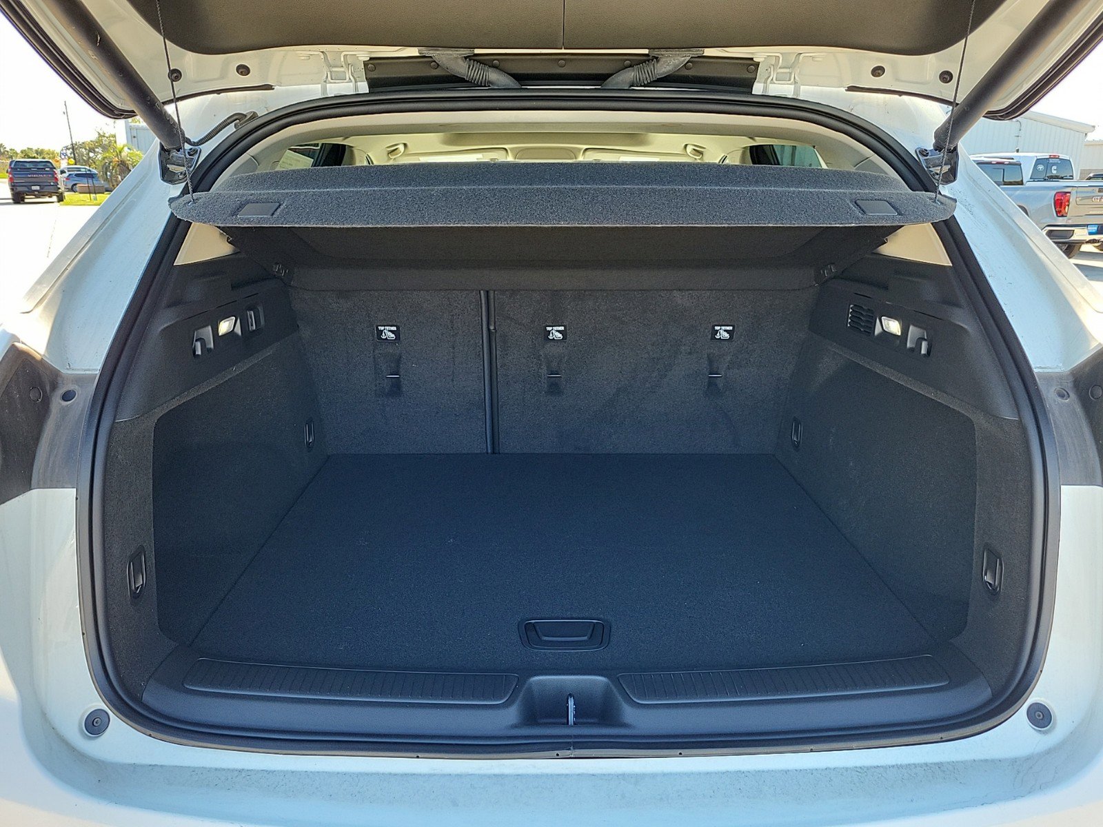 Used 2023 Buick Envision Essence w/ Sport Touring Package image 12