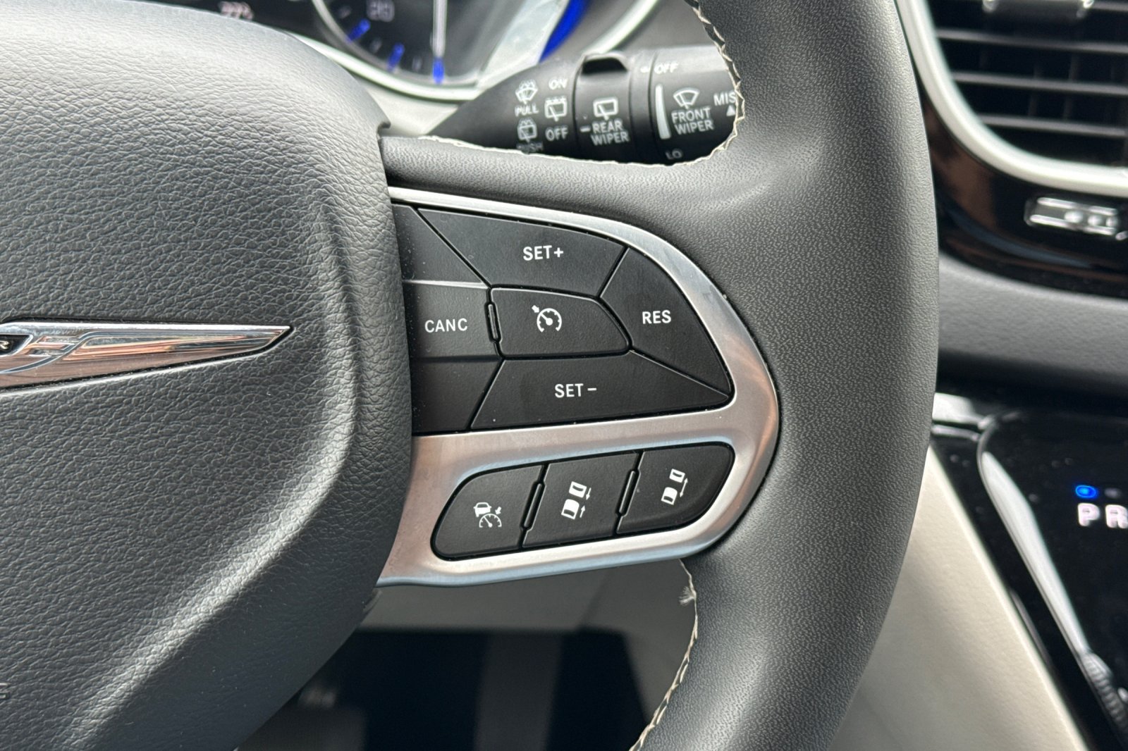 Used 2024 Chrysler Pacifica Touring-L FWD image 36