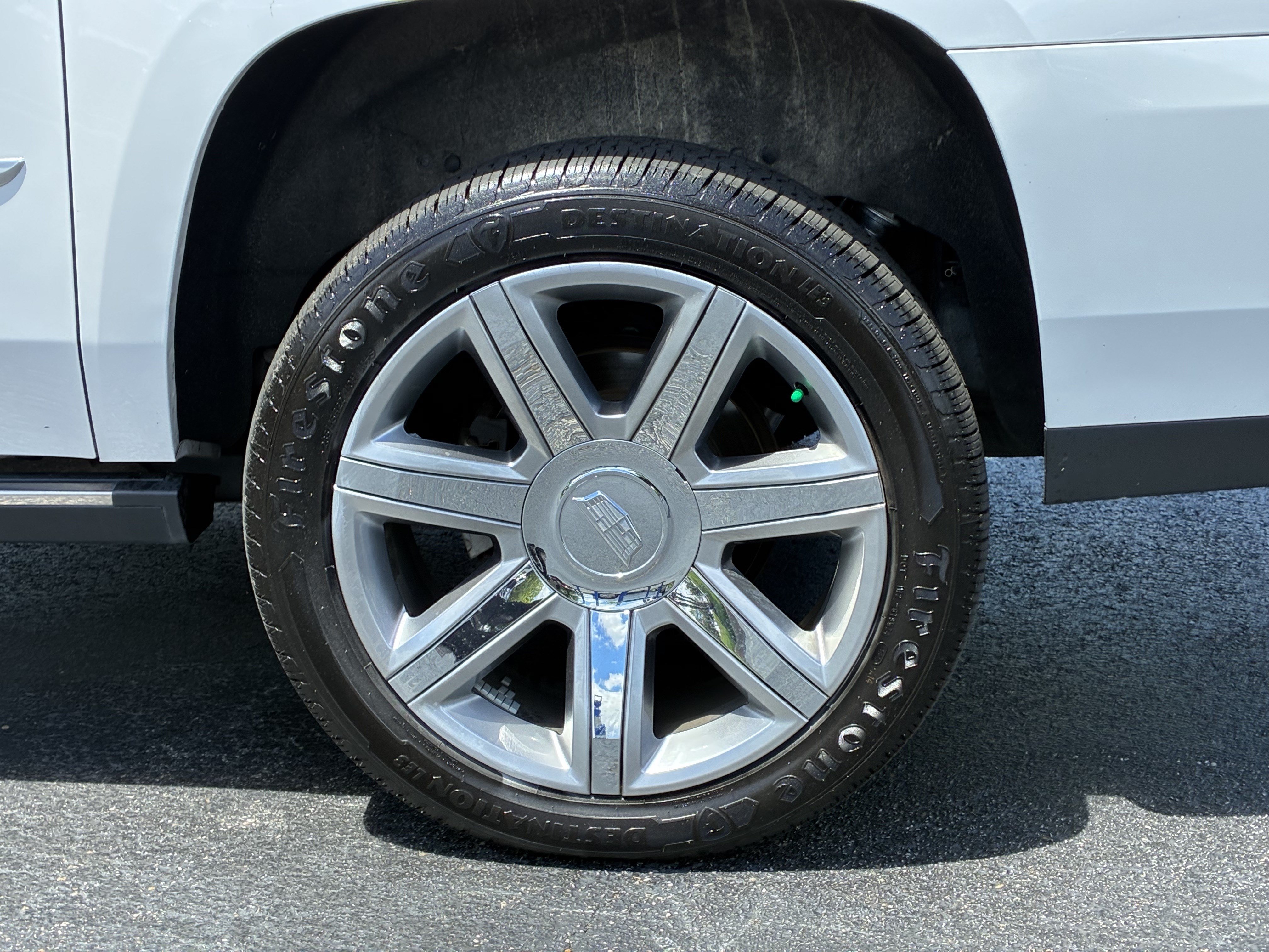 Used 2019 Cadillac Escalade ESV Premium Luxury AWD/4WD image 11