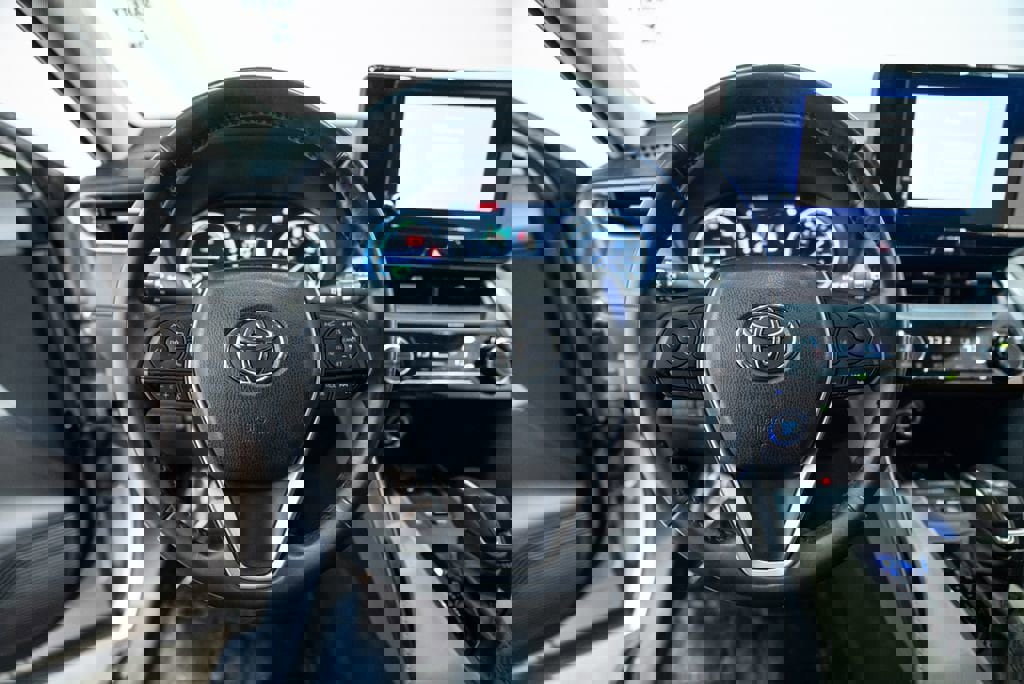 Used 2023 Toyota Venza LE image 17