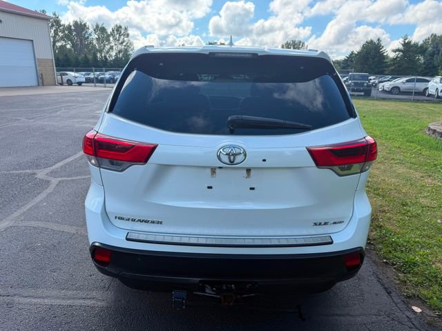 Used 2019 Toyota Highlander XLE image 2