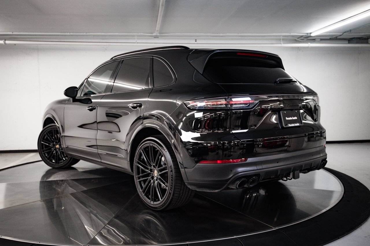 Used 2023 Porsche Cayenne Platinum Edition AWD/4WD image 3