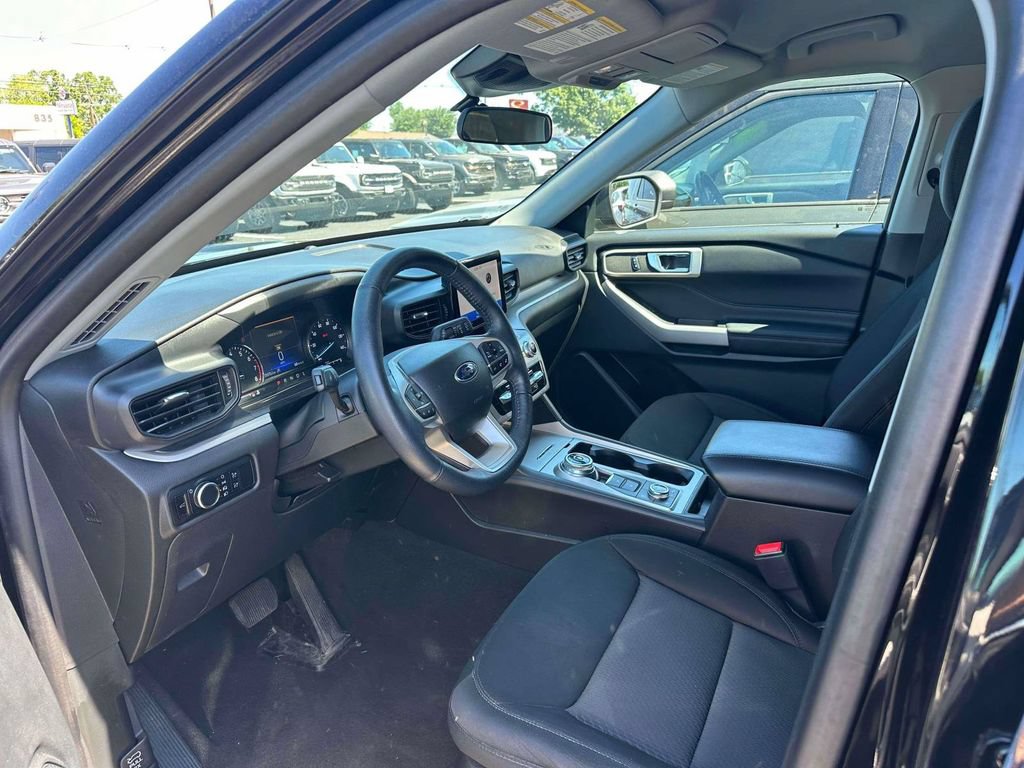 Used 2023 Ford Explorer XLT AWD/4WD image 15