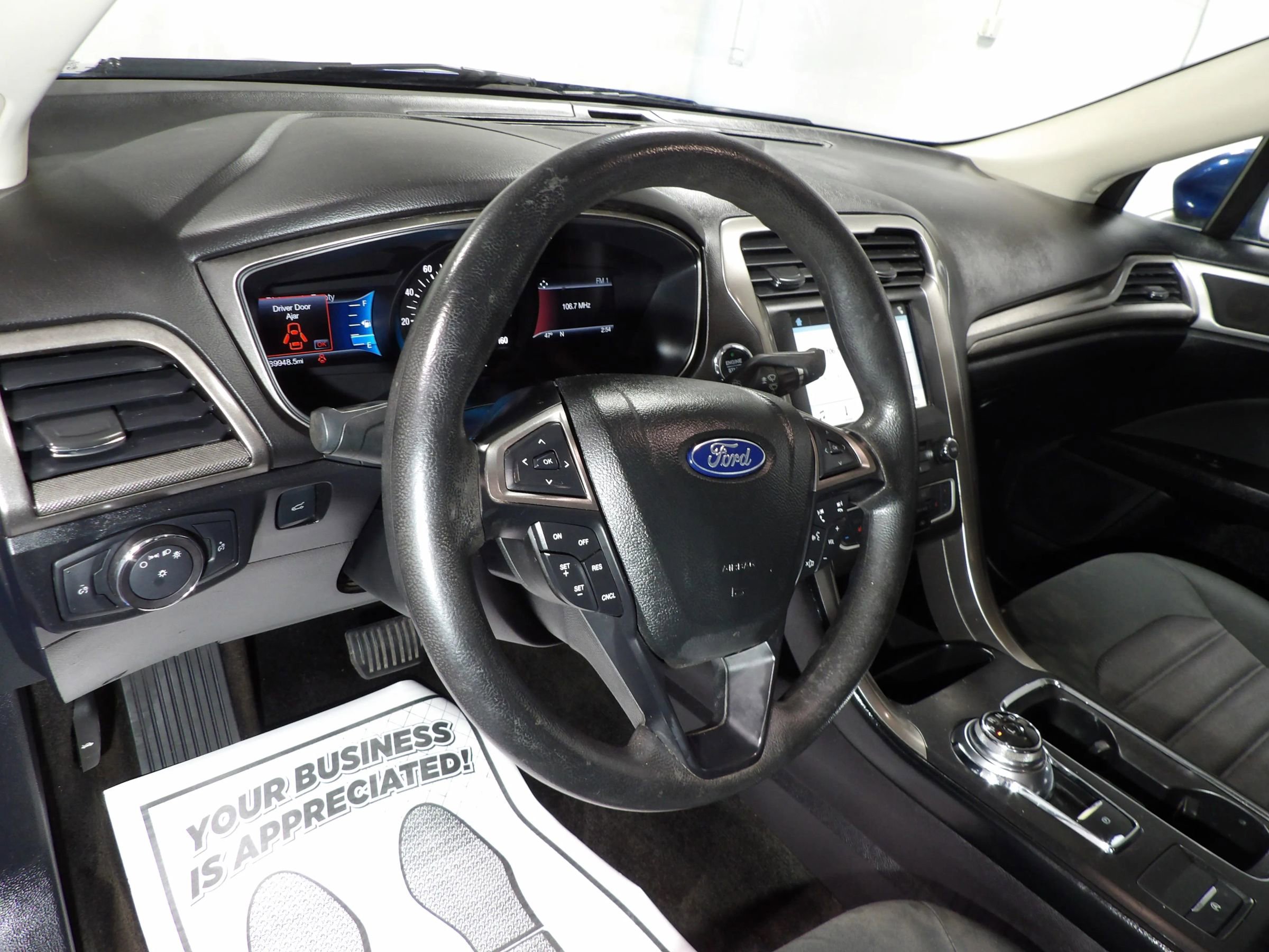 Used 2018 Ford Fusion SE w/ Fusion SE Technology Package FWD image 10