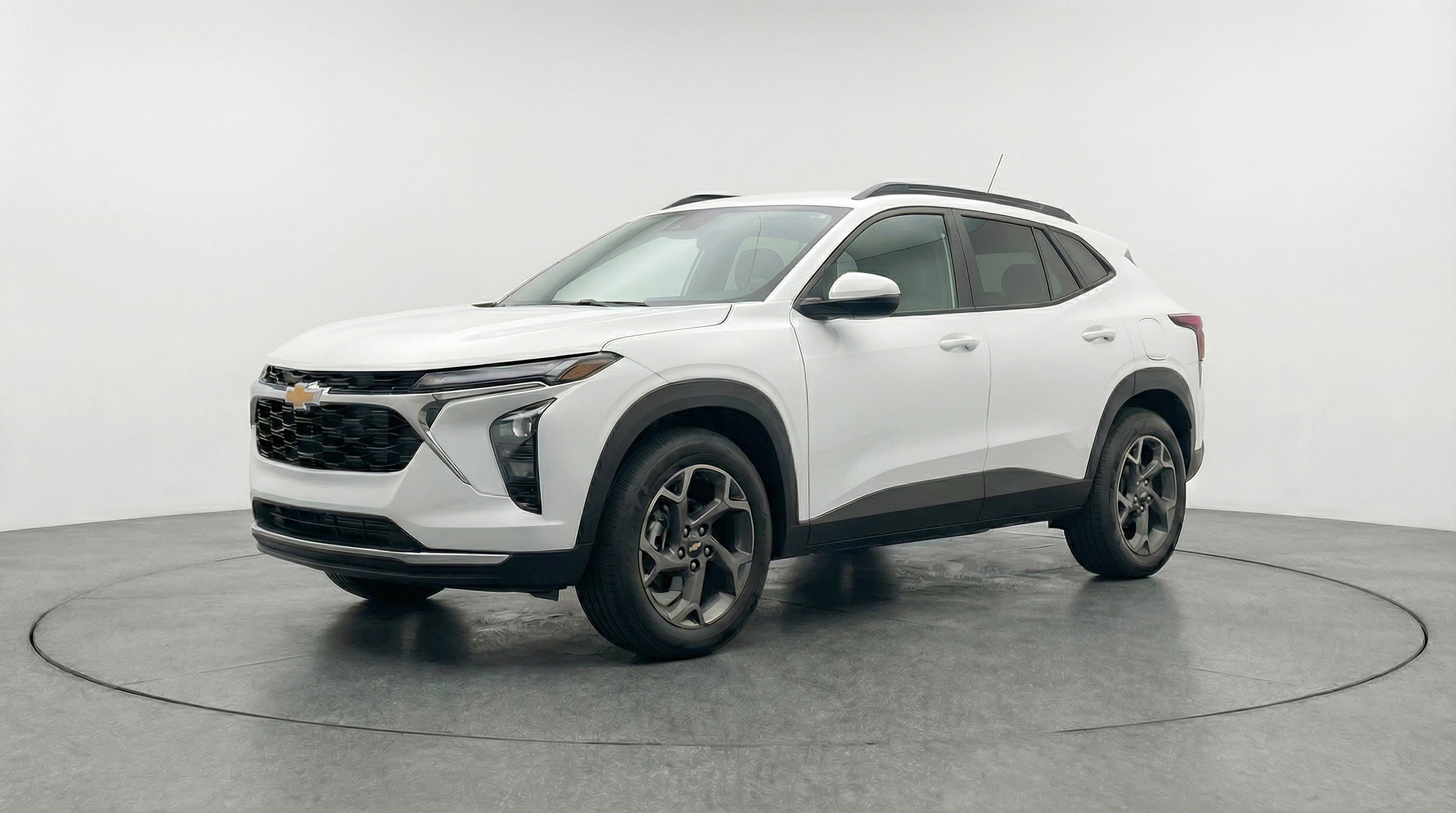 Used 2025 Chevrolet Trax LT FWD image 3