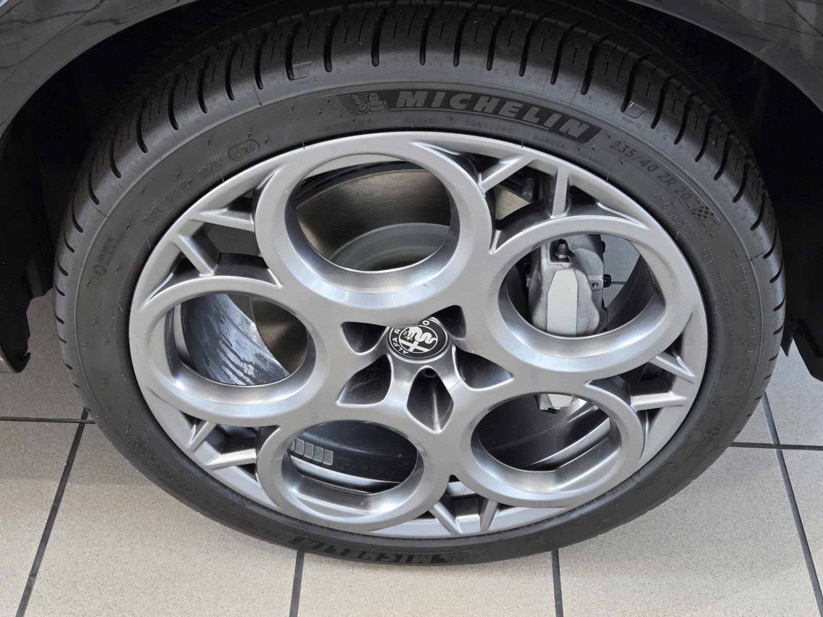 New 2025 Alfa Romeo Tonale w/ Premium Package image 5