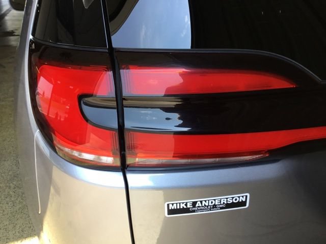 Used 2021 Chrysler Pacifica Touring-L FWD image 18