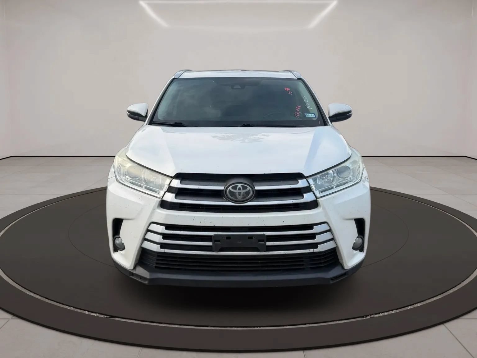 Used 2017 Toyota Highlander XLE FWD image 3