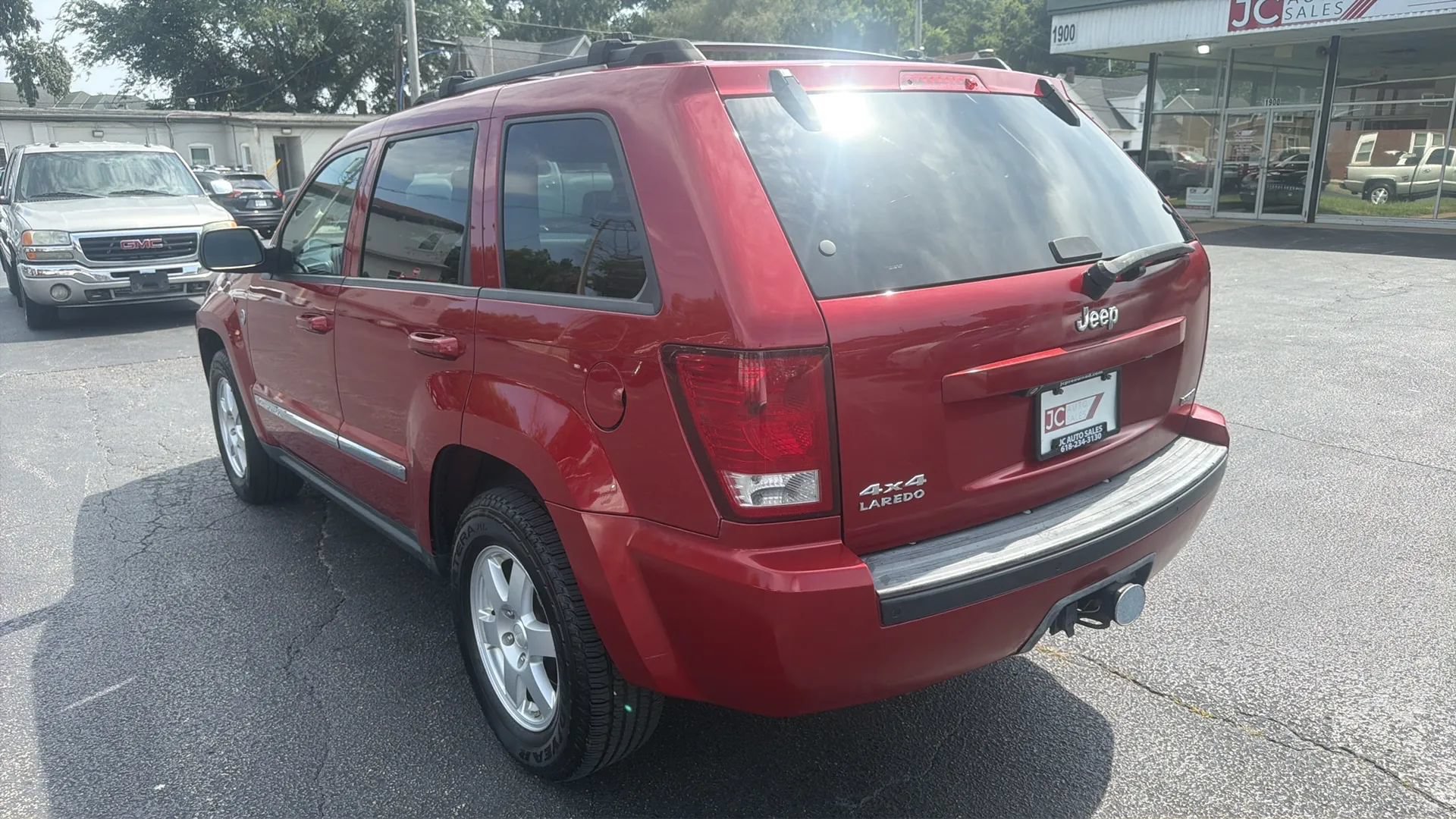 Used 2010 Jeep Grand Cherokee Laredo AWD/4WD image 7