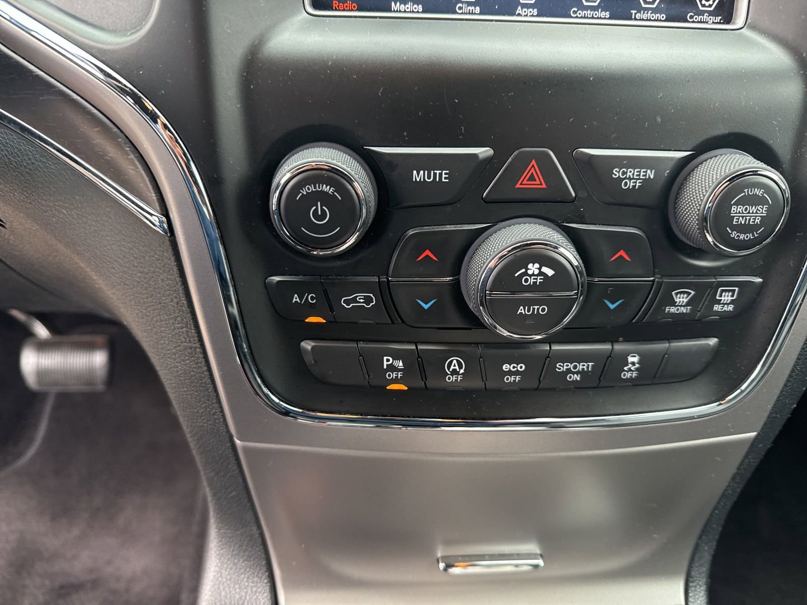 Used 2018 Jeep Grand Cherokee Limited image 16