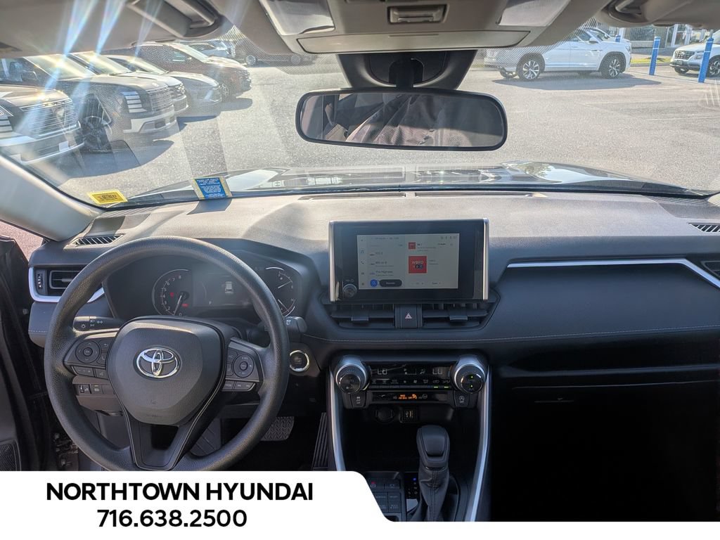 Used 2025 Toyota RAV4 XLE AWD/4WD image 6