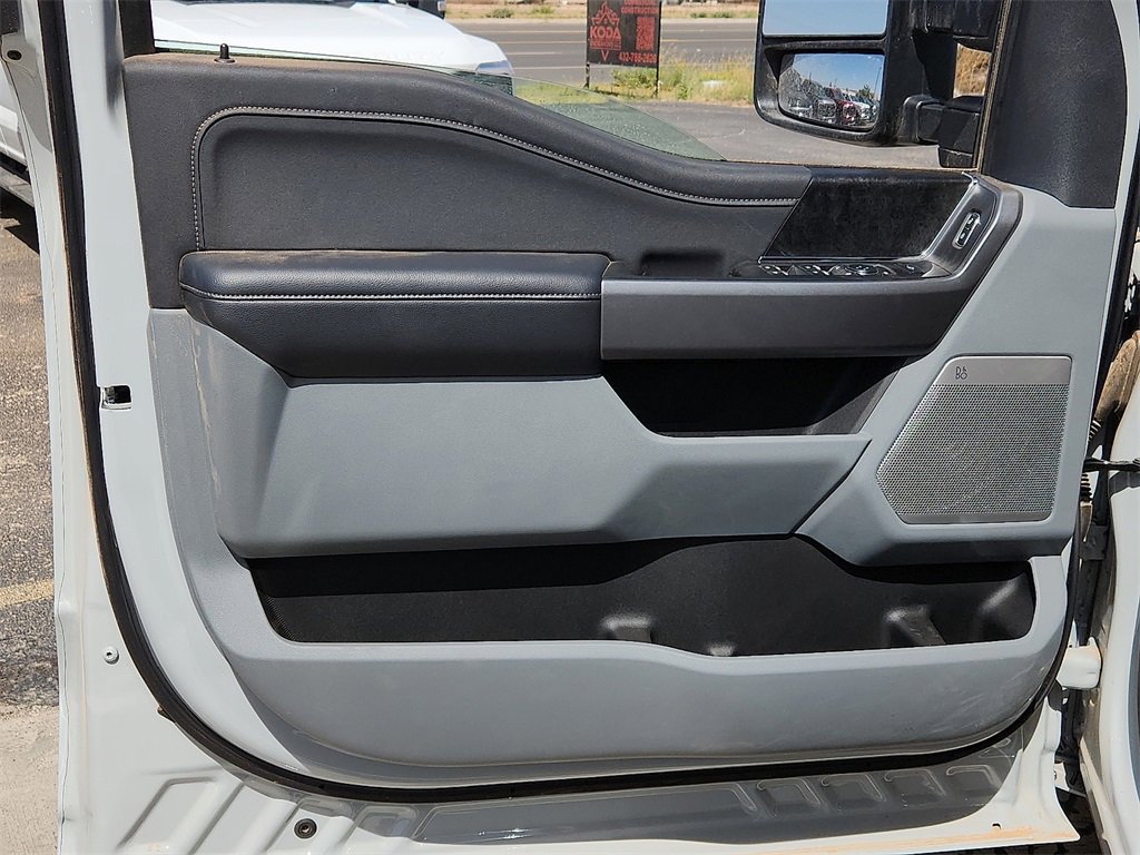 New 2025 Ford F250 XLT w/ Black Appearance Package image 9