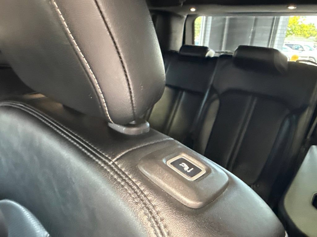 Used 2024 Jeep Wagoneer L Series II w/ Flexible Seating Group AWD/4WD image 13