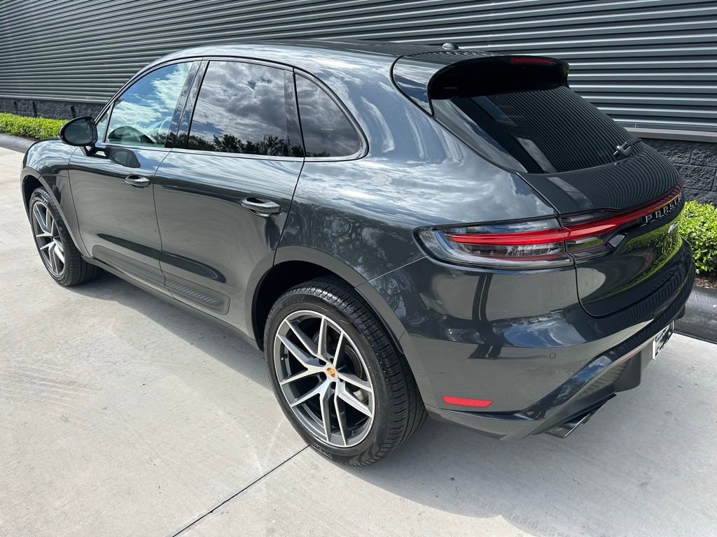 Certified 2023 Porsche Macan AWD/4WD image 3